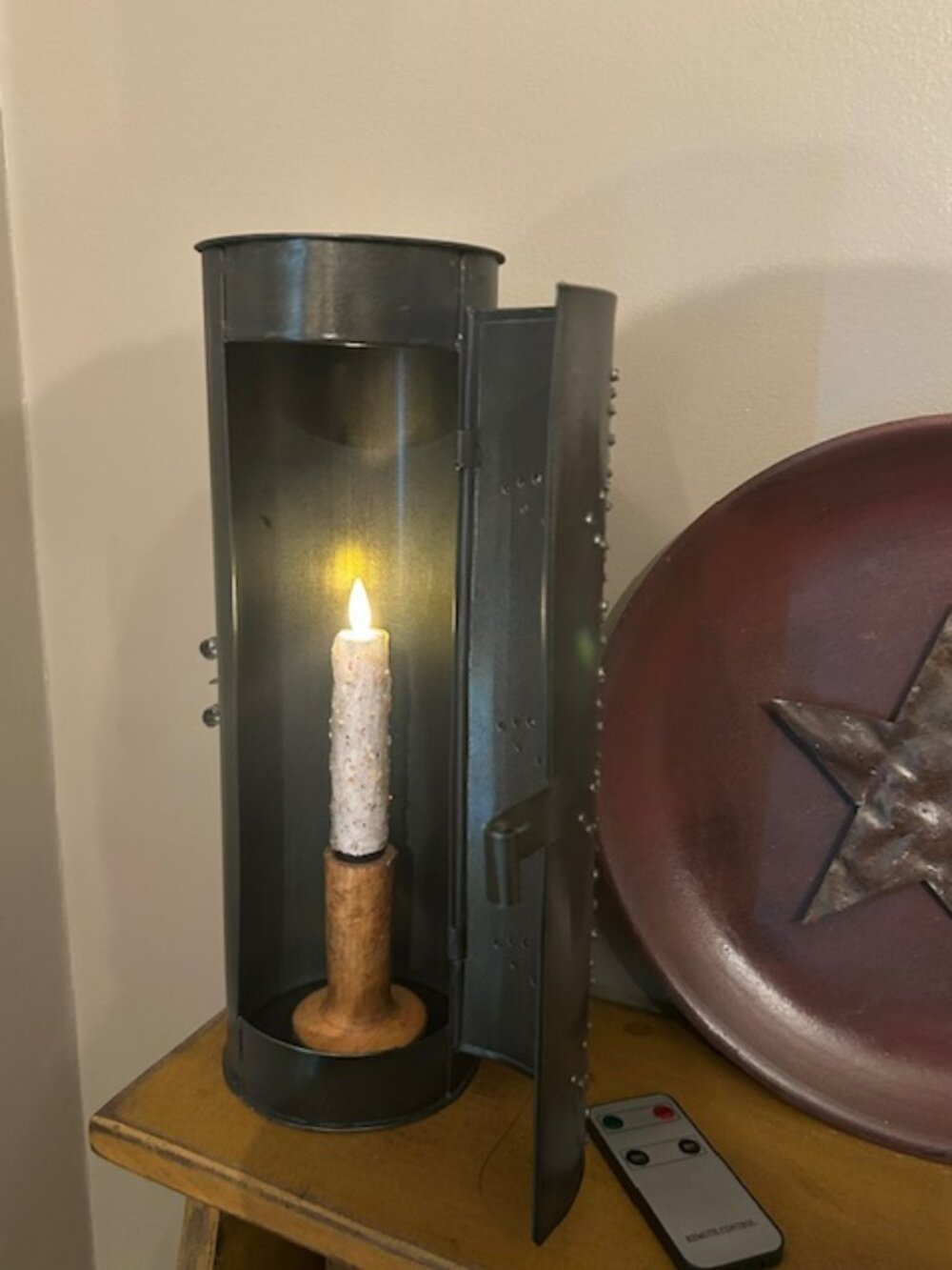 Country Tin with Moving Flame Candle in Bobbin- battery operated with remote